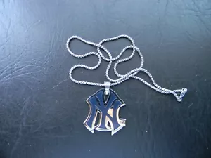 NEW YORK YANKEES CHARM PENDANT FOB STAINLESS STEEL CHAIN NECKLACE - Picture 1 of 4
