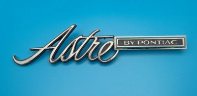 Emblema vintage retrô Pontiac ASTRE 1974-77 fabricante de equipamento original 738996 - Imagem 1 de 4