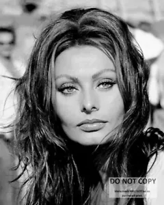 SOPHIA LOREN LEGENDARY ACTRESS & SEX-SYMBOL - 8X10 PUBLICITY PHOTO (FB-005) - Picture 1 of 1
