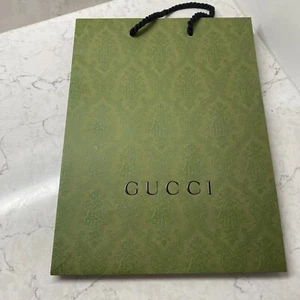 Bolso de compras boutique de papel en relieve damasco adornado firma verde Gucci - Imagen 1 de 6