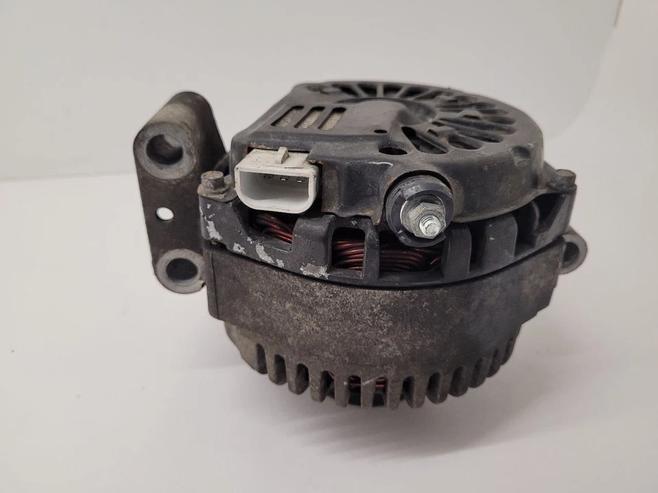 Alternador de camioneta Ford F250SD 2008-2010 doble alternador primario inferior   Foto 1 de 4