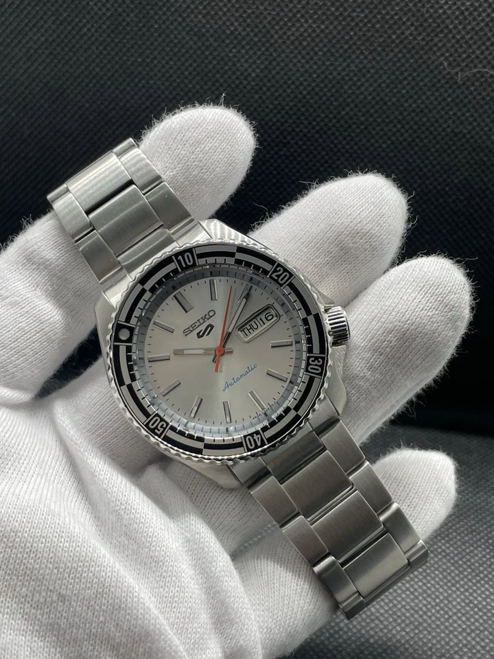 Seiko 5 Sports SKX Special Edition Silver Dial Automatic Watch - SRPK09K1 Refurb - Image 1 of 4
