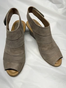 Earth Coriander Stone Women’s Beige Leather Sandals 2.5” Wedge Heel Size 10B - Picture 1 of 11