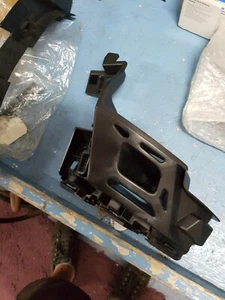 GENUINE NEW SEAT ATECA LEFT REAR BUMPER BRACKET 575807377 - Picture 1 of 2