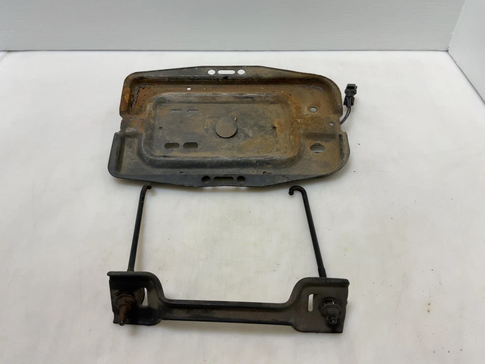 Bandeja de montagem de bateria OEM Jeep TJ Wrangler com suporte de retenção 1997-2004 008383 - Imagem 1 de 4