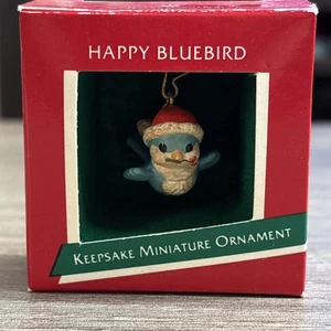 Happy Bluebird Hallmark Keepsake Miniatura Ornamento 1989 Santa Sombrero Acebo Navidad - Imagen 1 de 3