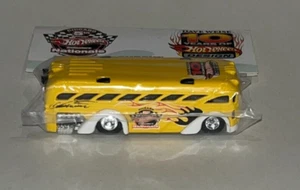 Hot Wheels, SURFIN' SCHOOL BUS (2005 Chicago 5th Annual Hot Wheels Nationals) - Picture 1 of 7