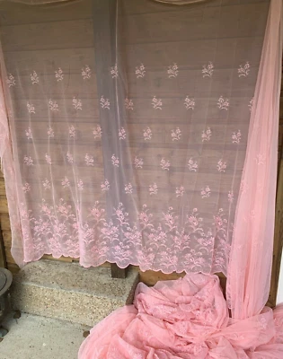 Tissu vintage tulle brodé rose longueur 13 mètres x H 200 cm, réf B317 - Photo 1/4
