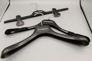 ARMANI Store BÜGEL 3x Emporio & Giorgio Kleidung Kunststoff Mantel Tops Hose Skrt - Bild 1 von 9