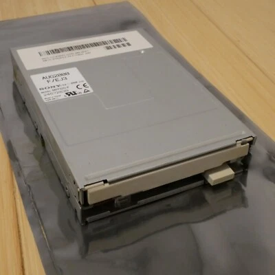 Sony MPF920-F Internal Desktop 3.5 inch Floppy Disk Drive 1.44MB - Tested 23 - Image 1 of 4