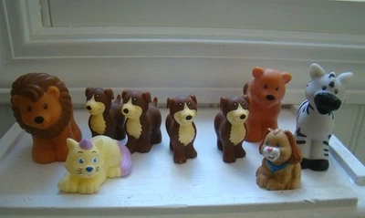 Mixed lot of 9 Molded Hard Plastic Animals - Image 1 of 4