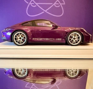 1/18 Ivy Merit Porsche 911 S/T (992) púrpura/plateado número 14 de 15 - Imagen 1 de 16