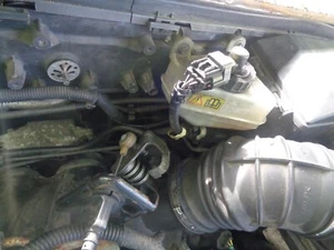 FOCUS MK1 ST 170 SVT 2.0 PETROL ~ BRAKE & CLUTCH FLUID RESERVOIR + PIPES PIPE X2 - Picture 1 of 7