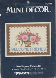 "WELCOME FRIENDS" Vintage Nadelspitzen-Set von Paragon - Mini-Dekor (5 x 7 Zoll) - Bild 1 von 3