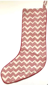 Medias de Navidad con patrón Chevron rojo Reilly caja y barril nuevas sin etiquetas (3 disponibles) - Imagen 1 de 4