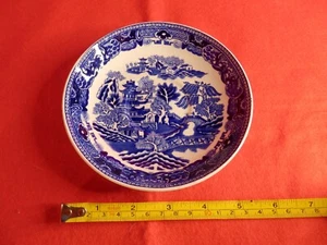 Single ceramic saucer by Green & Co Ltd in the Blue Willow vintage retro design - Picture 1 of 4