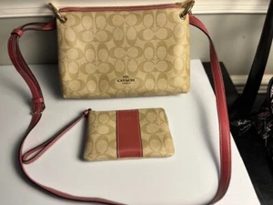 Set portafoglio Coach Signature colore rosa, beige e oro tracolla e pelle "nuovo" - Foto 1 di 10