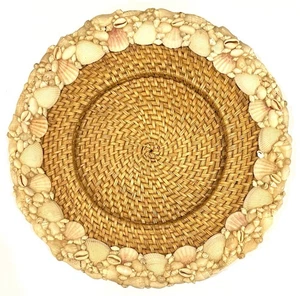 NEW-Pottery Barn SeaShell Rimmed Rattan Charger Beach Hand Woven 15”X15”. - Bild 1 von 4