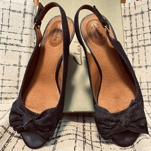 Clark Artisan Fiddle Bow II Denim Size 8.5W, 3” Heel Clark Active AIR - Picture 1 of 9