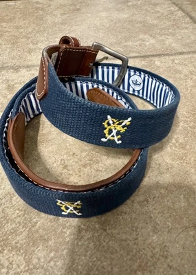 Cinturón de golf PETER MILLAR de lona bordada CONGRESSIONAL COUNTRY CLUB 36 azul Foto 1 de 4