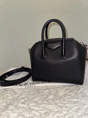 纪梵希 Antigona 斜挎包迷你黑色皮革 — 第 1/4 张图片