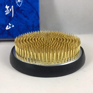 Aguja Japonesa 3.5"D Redonda Ikebana Kenzan Flor Prendedor Rana Goma con Base Soporte - Imagen 1 de 6