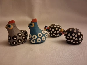 Mini juego de cuatro pollos pájaros gallinas coleccionables - Imagen 1 de 7