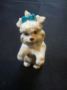 Vintage Small White Resin Sitting Upright Dog Figurine Blue Hair Bow Yorkshire - Imagen 1 de 5