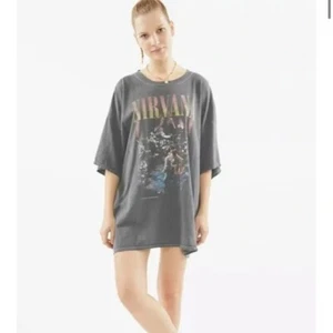 NWT URBAN OUTFITTERS NIRVANA UNPLUGGED VINTAGE BLACK TEE - ONE SIZE