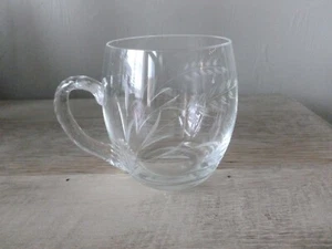 VINTAGE ETCHED / CUT GLASS CUP MUG TULIPS - APPLIED HANDLE - Imagen 1 de 4