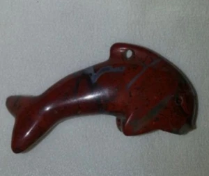 Ciondolo bigiotteria, pietra naturale, motivo pesce, rosso scuro - Foto 1 di 1