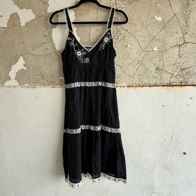 Vestido Y2K Encaje Midi Floral Bordado Con Cuentas Dobladillo en Niveles Cachicho Coqueta S Foto 1 de 4