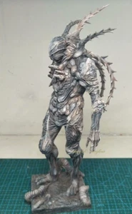 Unbemalte Resin Höllenmaler 1/8 Schnecke Raupe Mann Modell Statue auf Lager - Bild 1 von 3
