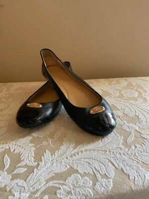 Zapatos planos de ballet Coach talla 6 Ashley sin cordones punta redondeada logotipo dorado nuevos sin caja Foto 1 de 4