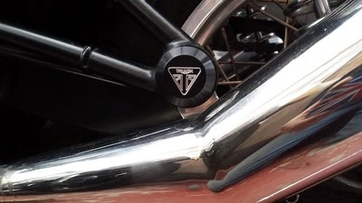 TRIUMPH ROCKET 3 - BLACK BILLET FOOTREST ELIMINATOR PLATES Foto 1 de 2