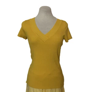 Liz Claiborne Sweater Top, Size SP, Yellow, V-Neckline, Short Sleeve - Bild 1 von 4