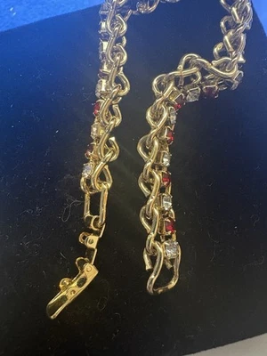 Pulsera Granate Piedra Roja y Blanca Gruesa Tono Oro Con Cierre Foto 1 de 2