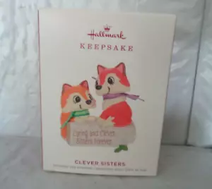 2019 - Hallmark Keepsake - Clever Sisters Ornament - Füchse - Bild 1 von 1