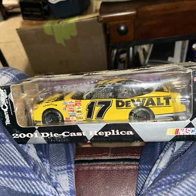 Matt Kenseth 2001 Die-Cast réplica 1:24 Team Calibre Pit Stop #17 Dewalt NASCAR Foto 1 de 4