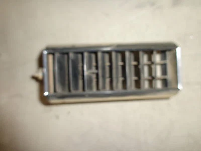 Ventilación derecha lado conductor 74 75 76 77 78 79 Chevy C 10 20 Pick Up  Foto 1 de 2