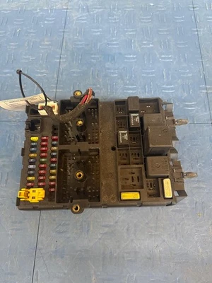 00 01 02 03 04 Caja de fusibles de motor Jeep Grand Cherokee Oe# 56042207ai Foto 1 de 4