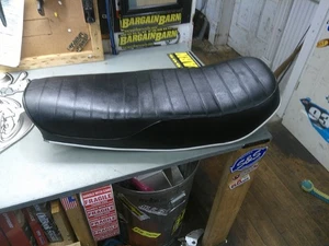 STOCK SEAT 1976-1979 Kawasaki KZ750 B B1-B4 Twin sillín moto 56031-1018 - Imagen 1 de 7