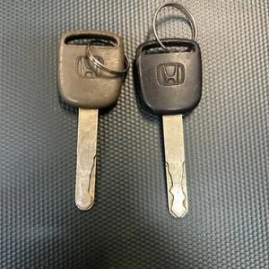 Used Lot Of Two (2) Honda Ignition Key Door Lock Key - Picture 1 of 9