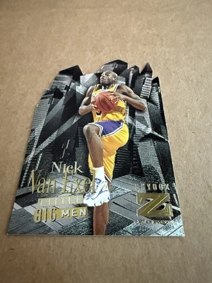 SkyBox Z-Force Little Big Men 1996-97 troquelado #10 Nick Van Exel LA Lakers casi nuevo como nuevo Foto 1 de 2