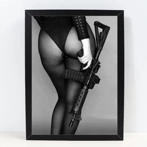 Sexy Mädchen mit Waffe Poster Druck Wandbild Bild Wohndeko Gemälde gerahmt - Bild 1 von 6
