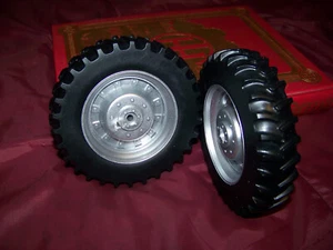 Teile, Prestige Case IH 7130 Hinterräder, 1/16, Ertl, Kunststofffelgen, gebraucht, Custom - Bild 1 von 2