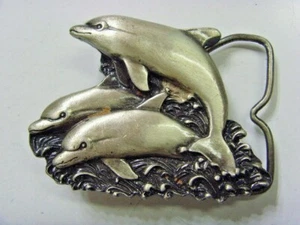 1978 Vintage Western America America Peltre Delfines Piscis Play Cinturón Hebilla 48223 - Imagen 1 de 5