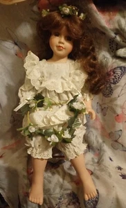 Preciosa muñeca de porcelana May Princess, 16 pulgadas, con taburete de Princess House d* - Imagen 1 de 7