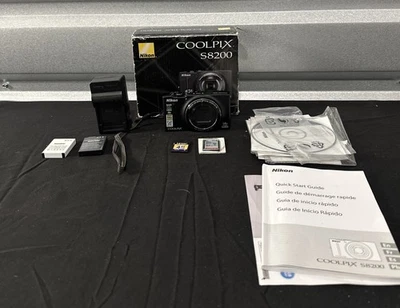 Компактная цифровая камера Nikon COOLPIX S8200 16,1 Мп 14-кратный оптический зум - серебристая/черная - Изображение 1 из 4