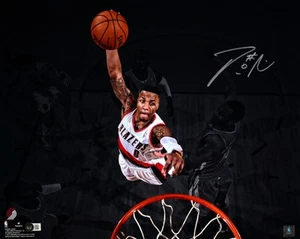 Damian Lillard Signed Trail Blazers 16x20 Spotlight Dunk Photo-Beckett W Holo - Picture 1 of 11